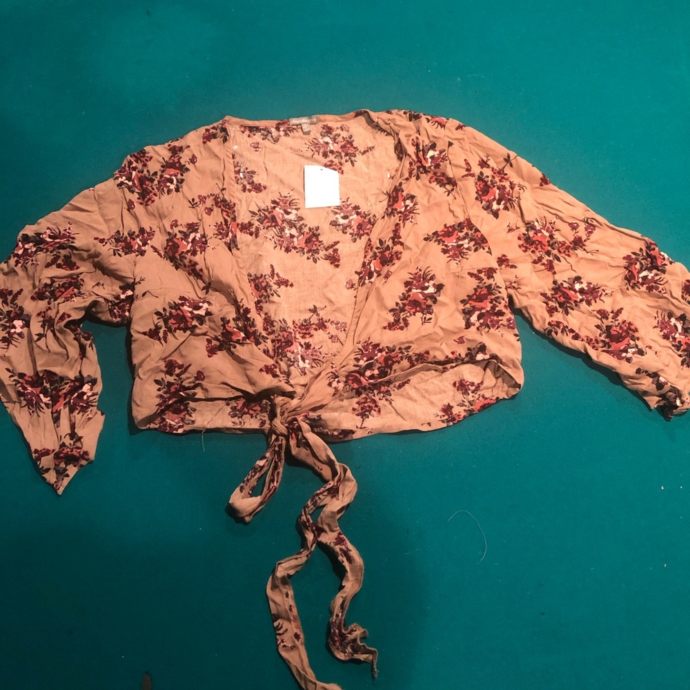 Front tie flower pattern top